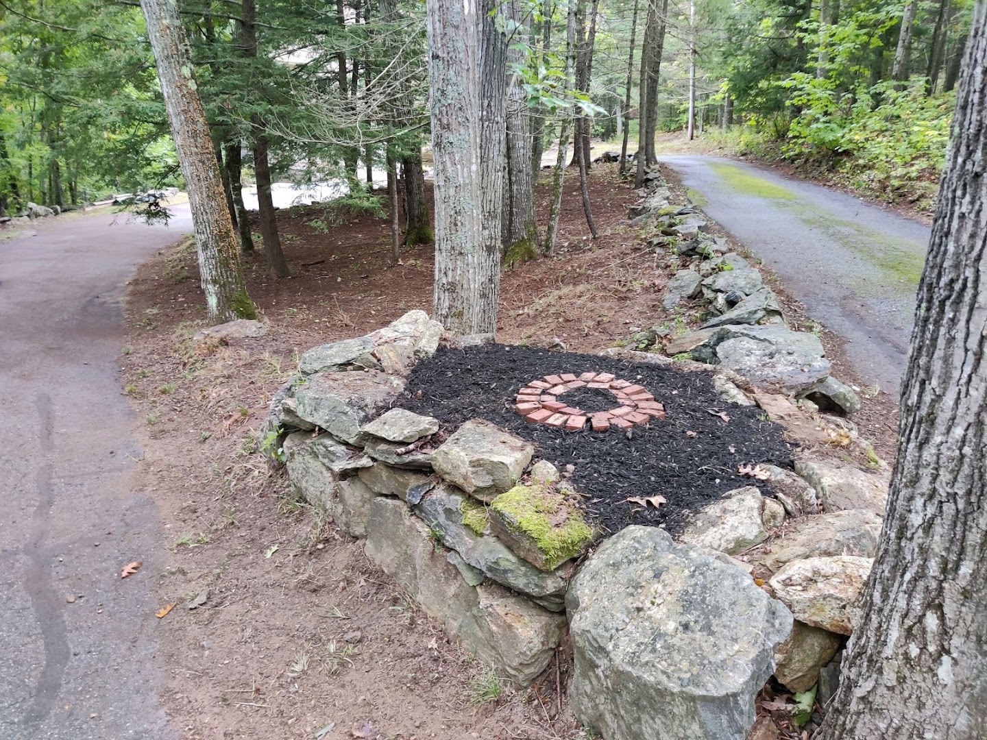 Stone bed & mulch feature